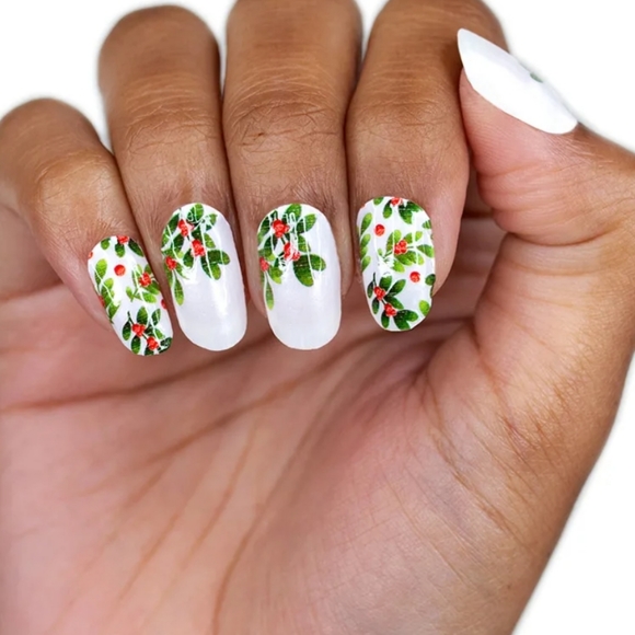 Color Street: Berry Merry - Picture 4 of 6